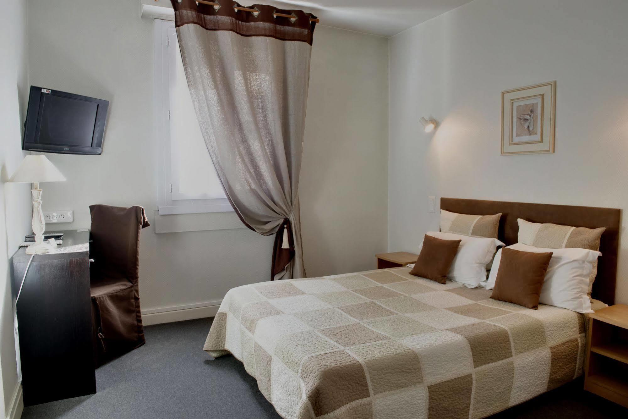 Logis Hotel Orly Alès Esterno foto