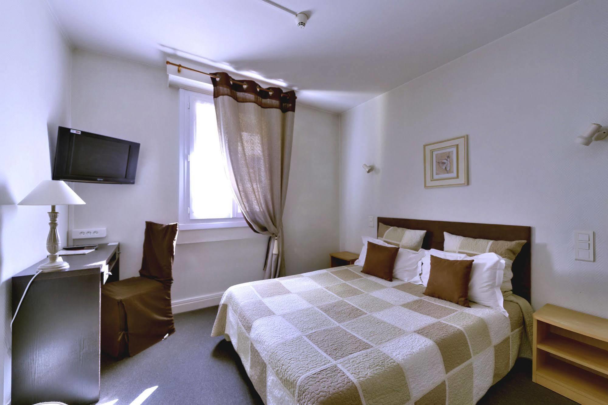 Logis Hotel Orly Alès Esterno foto